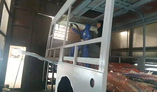 車輛內(nèi)飾頂棚噴涂發(fā)泡保溫 小型聚氨酯噴涂機(圖1) 車輛內(nèi)飾頂棚噴涂發(fā)泡保溫