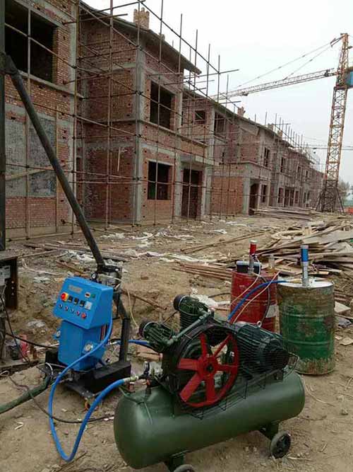 房頂保溫聚氨酯噴涂(圖1) 房頂保溫聚氨酯噴涂案例