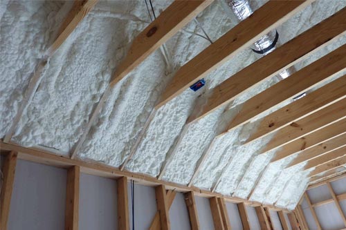 木屋聚氨酯噴涂保溫隔音民宿噴涂發(fā)泡保溫