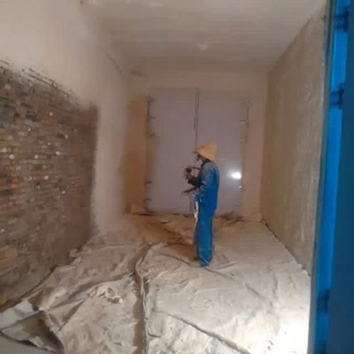 聚氨酯噴涂機(jī)冷庫保溫發(fā)泡(圖2) 冷庫保溫發(fā)泡現(xiàn)場發(fā)泡施工案例