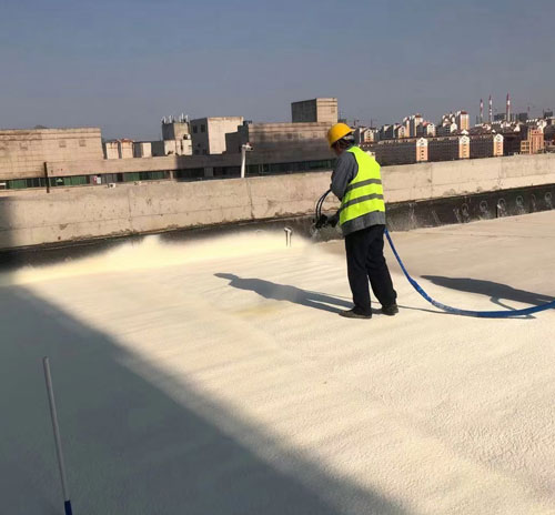 聚氨酯硬泡h5600發(fā)泡機硬度 去哪購買機器(圖3) 屋面保溫硬泡聚氨酯噴涂發(fā)泡案例