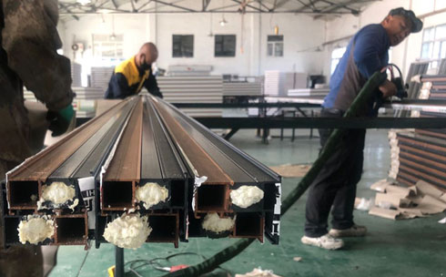 斷橋鋁型材中間填充硬質聚氨酯泡沫(圖2) 斷橋鋁型材填充硬質聚氨酯泡沫案例