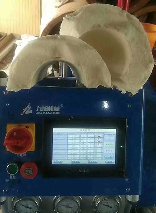 硬質(zhì)聚氨酯瓦殼(圖3) 硬質(zhì)聚氨酯瓦殼成品