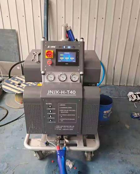 管道防腐材料有哪些 徐州周邊管道接口聚脲噴涂防(圖2) T40防腐涂料聚脲噴涂設(shè)備