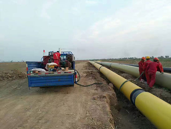 保溫管合口機 Q2600聚氨酯保溫發(fā)泡機 直埋保溫管(圖1) 保溫管合口機現(xiàn)場接頭補口機Q2600