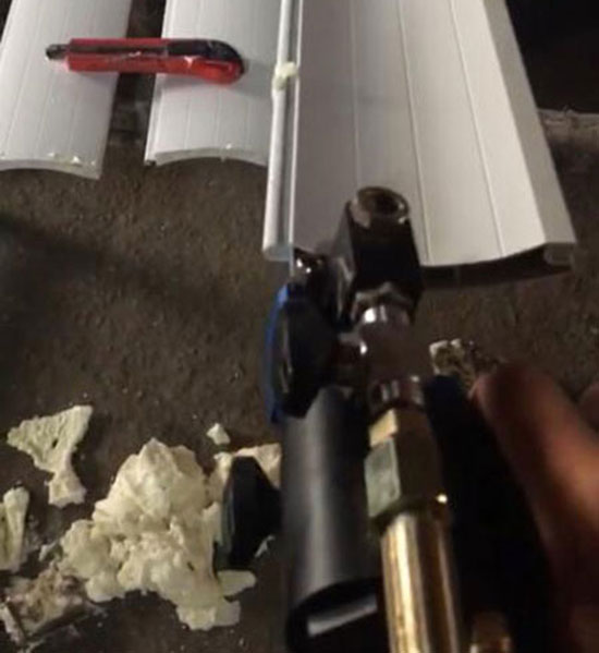 水晶卷簾門(mén)保溫填充聚氨酯澆注機(jī)(圖1) 水晶卷簾門(mén)保溫填充聚氨酯澆注