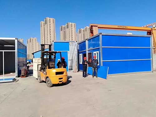 集裝箱夾層保溫噴涂聚氨酯澆注(圖1) 集裝箱夾層保溫噴涂聚氨酯澆注