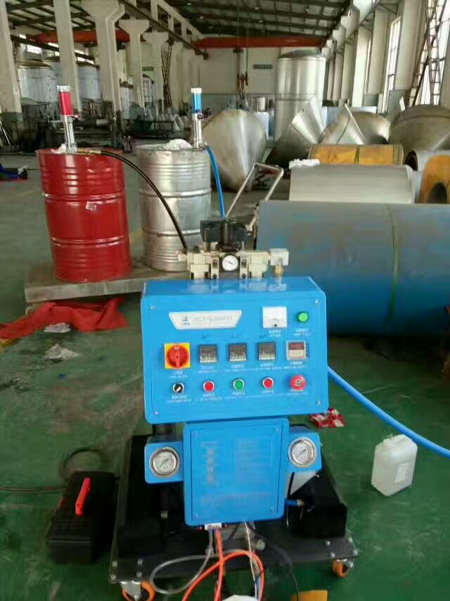 不銹鋼水箱保溫層用聚氨酯發(fā)泡料填充保溫嗎(圖2) Q2600不銹鋼水箱保溫層用聚氨酯發(fā)泡料填充保溫噴涂機