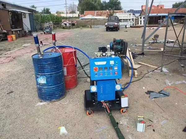 聚氨酯噴涂機(jī)廠家(圖1) Q2600聚氨酯噴涂機(jī)